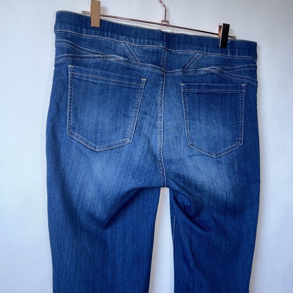 ALTAR'D STATE Woman's Large Pull on Soft Flared Jeggings Mid Wash Stretchy - Picture 8 of 14